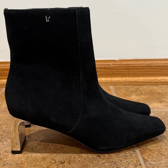 New Larroudé Alexis Bootie Black Suede Silver Heel Sz 7.5 Classic Fall Staple - Picture 4 of 14